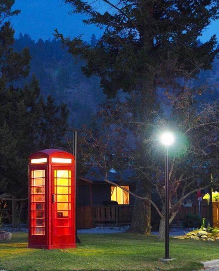 Piccadilly Motel Radium Hot Springs Dış mekan fotoğraf