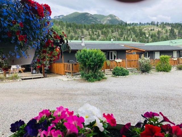 Piccadilly Motel Radium Hot Springs Dış mekan fotoğraf