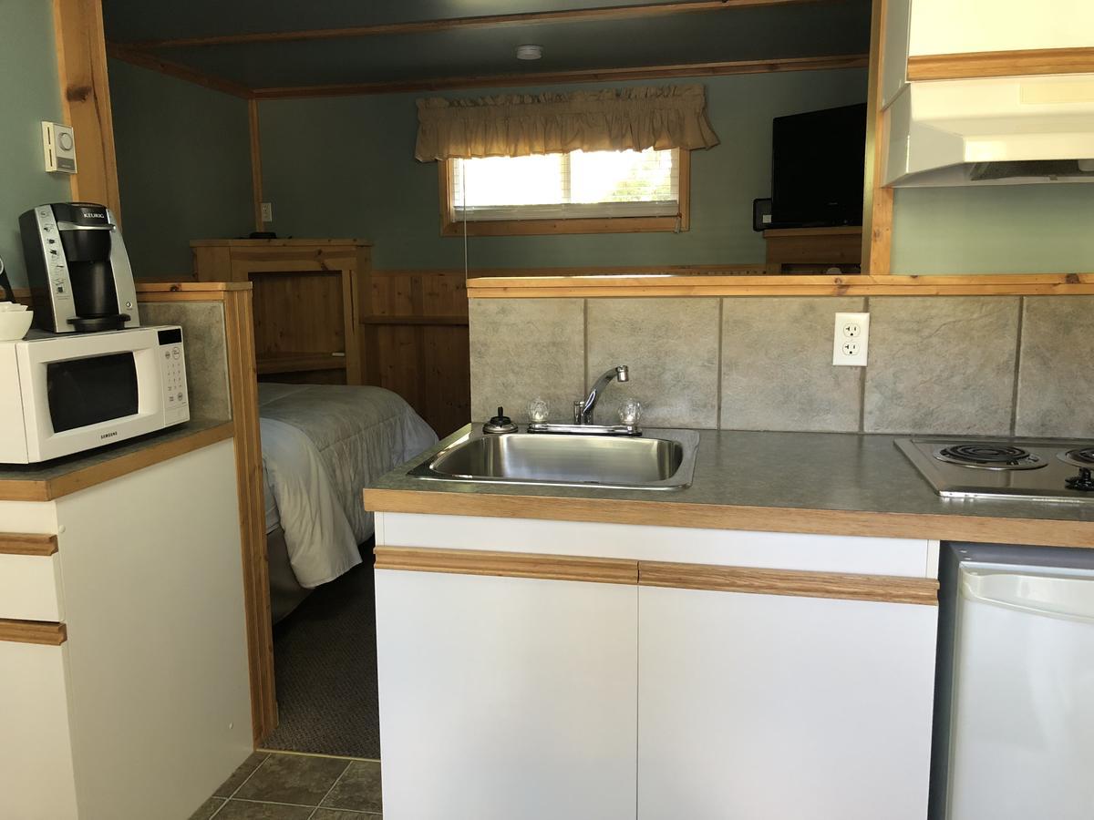 Piccadilly Motel Radium Hot Springs Dış mekan fotoğraf